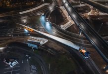 Įspūdingas pervežimas Klaipėdos gatvėmis – vėjo mentės turbinos