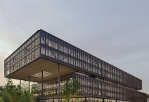 Konstitucijos prospekte – verslo centras „Sąvaržėlė“