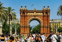 KTU ekonomistas apie gilėjančią būsto krizę: kiek turistų miestui yra per daug?